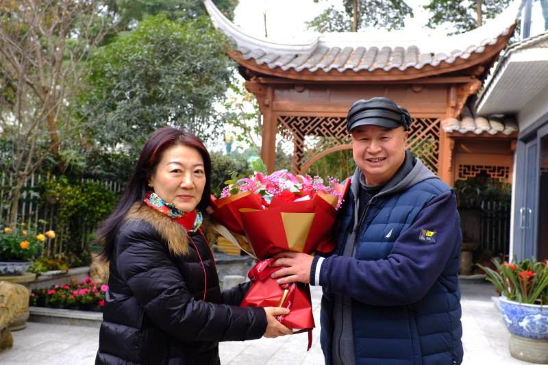 6党委副书记侯钫看望慰问原正院级调研员彭建辉.jpg