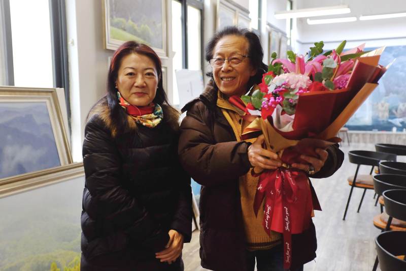 7党委副书记侯钫看望慰问川音成都美术学院原院长马一平.jpg