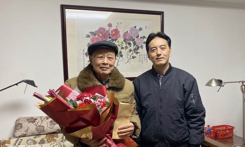 13党委常委雍敦全看望慰问离休干部李兴文.jpg