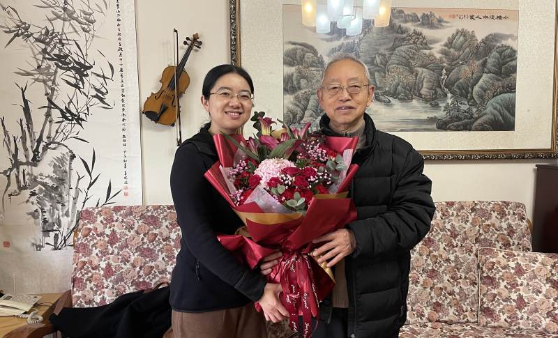 14党委常委胡咏梅看望慰问副院级调研员王光全.jpg