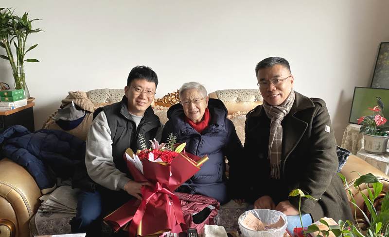 2.音乐学系退休教师韩立文.jpg